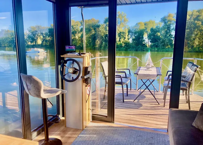 Hausboot - Schwimmende Feststehende Ferienwohnung Direkt Auf Der Havel Mit Weitblick Aufs Wasser