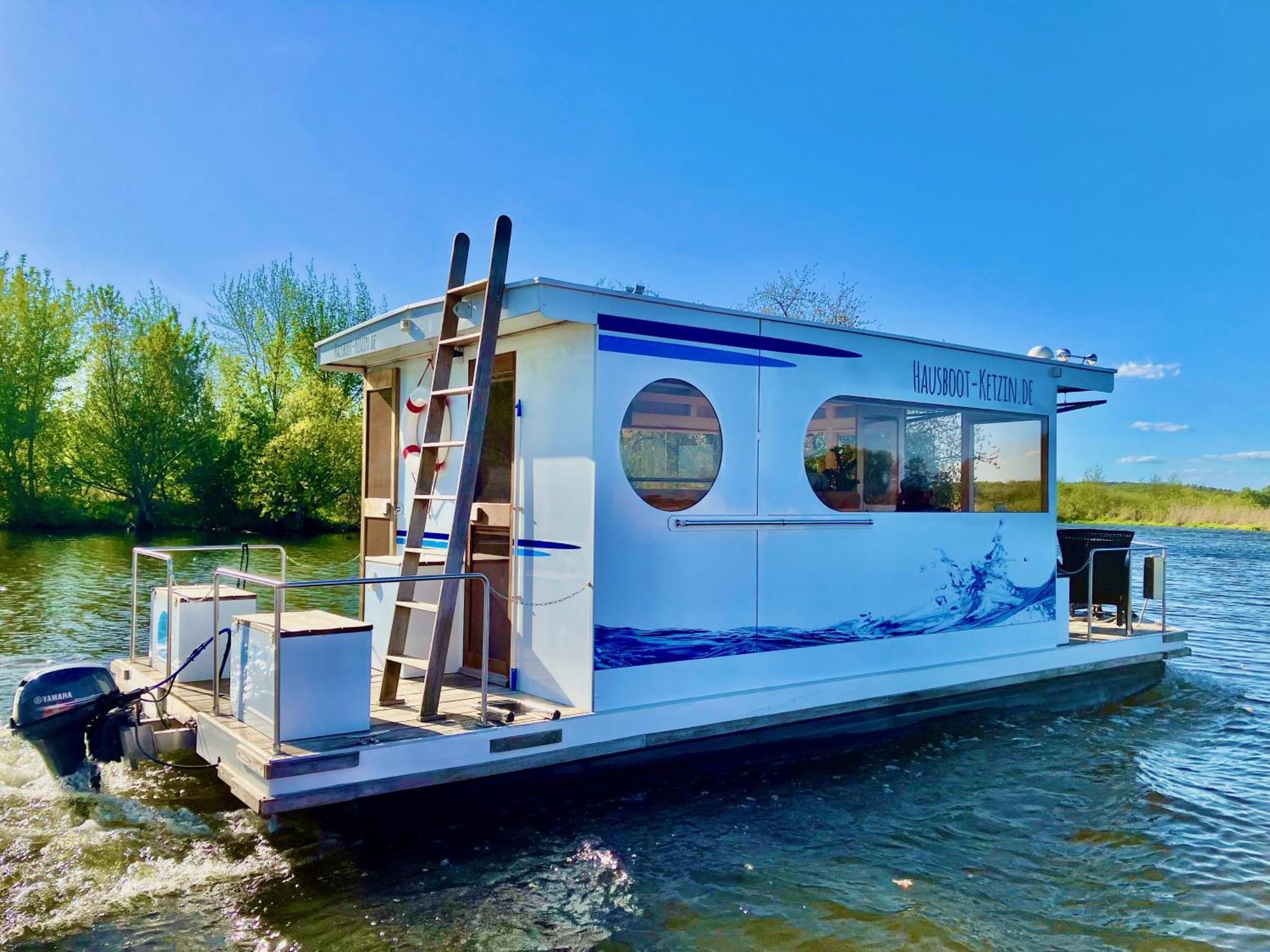 Hausboot - Schwimmende Feststehende Direkt Auf Der Havel Mit Weitblick Aufs Wasser Hotel en barco